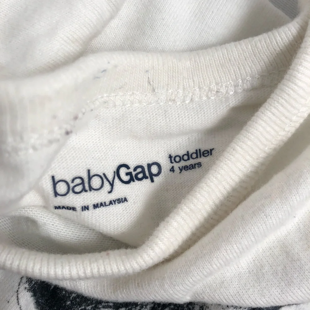 Gap dog pirate black and white long sleeve t-shirt